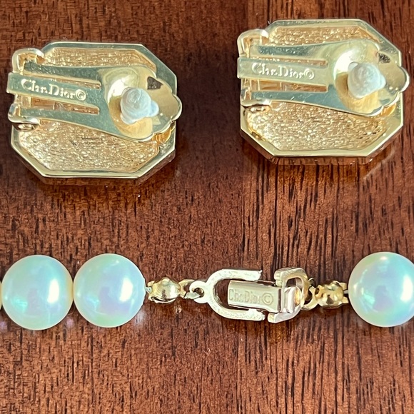 Vintage Christian Dior necklace and earring set with box - Picture 8 of 10